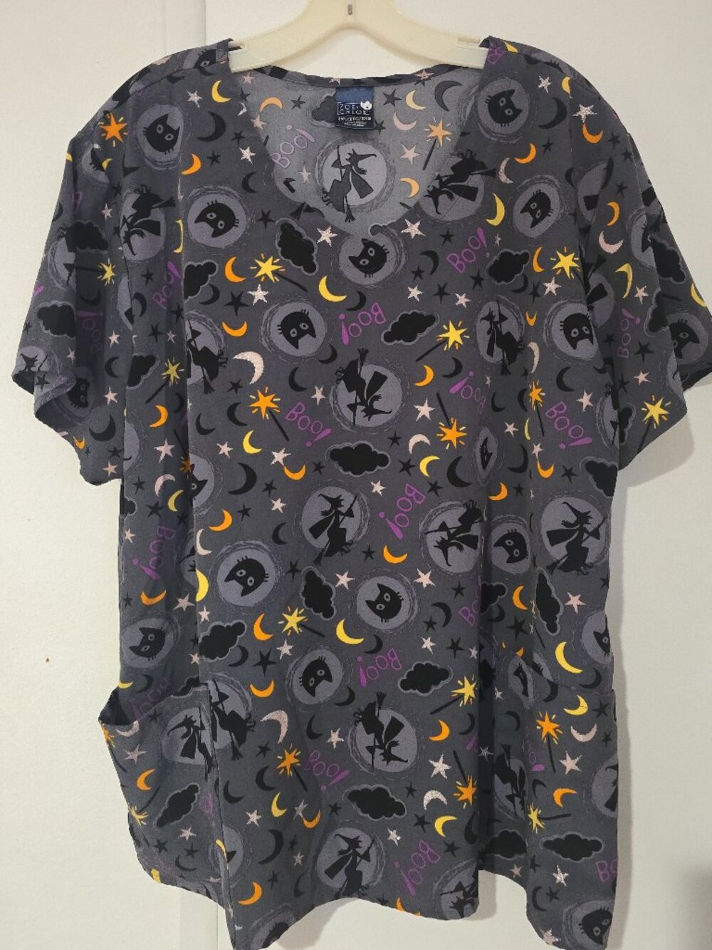 Zoe + Chloe Bad and Boo-jee Halloween Scrub Top Women's 2XL Witch Cat Print